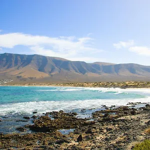 seaview-famara-beach.in-canary-islands.com/